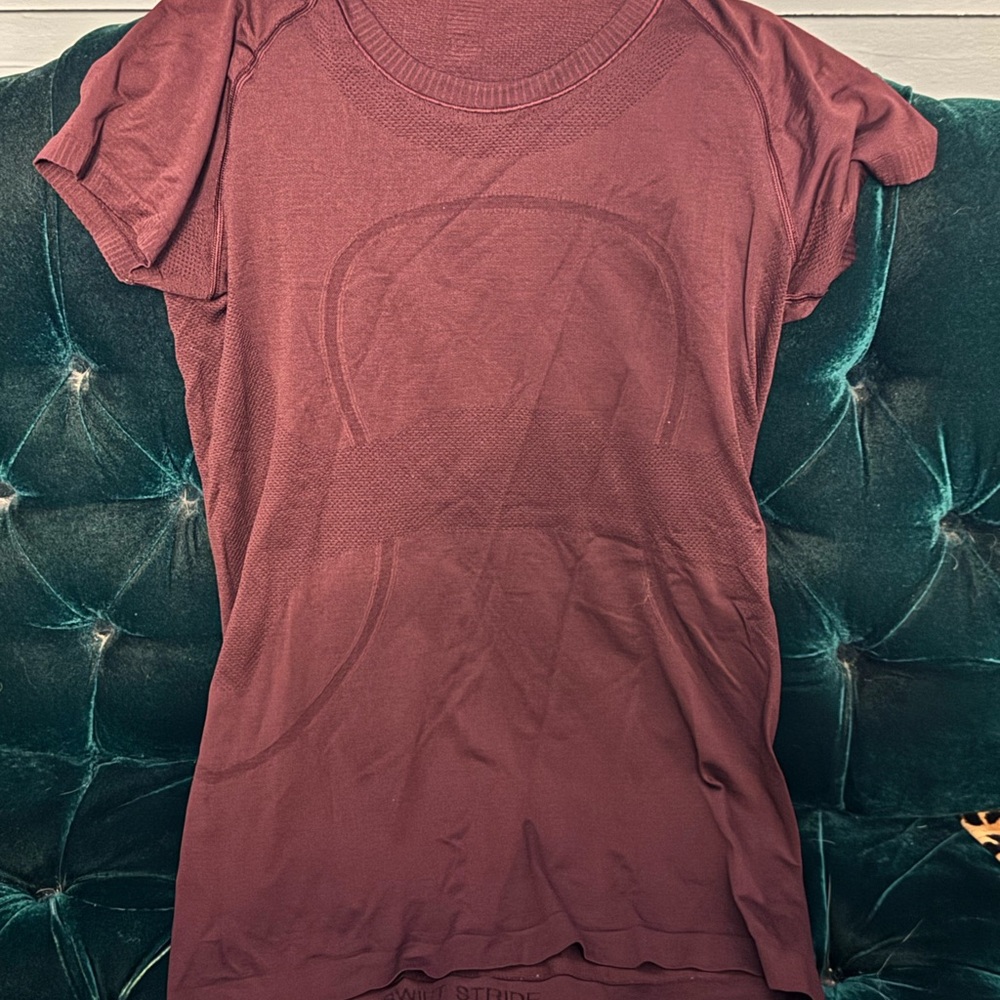 Swiftly hip length Burgundy short sleeve